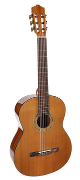 Salvador Cortez CC 10 Student Series classical guitar