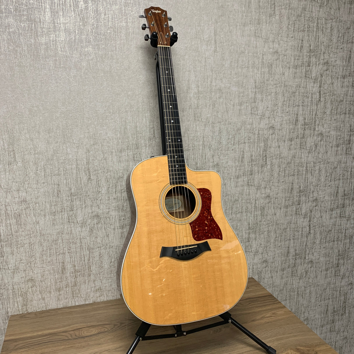 Taylor 210ce DLX Met Koffer